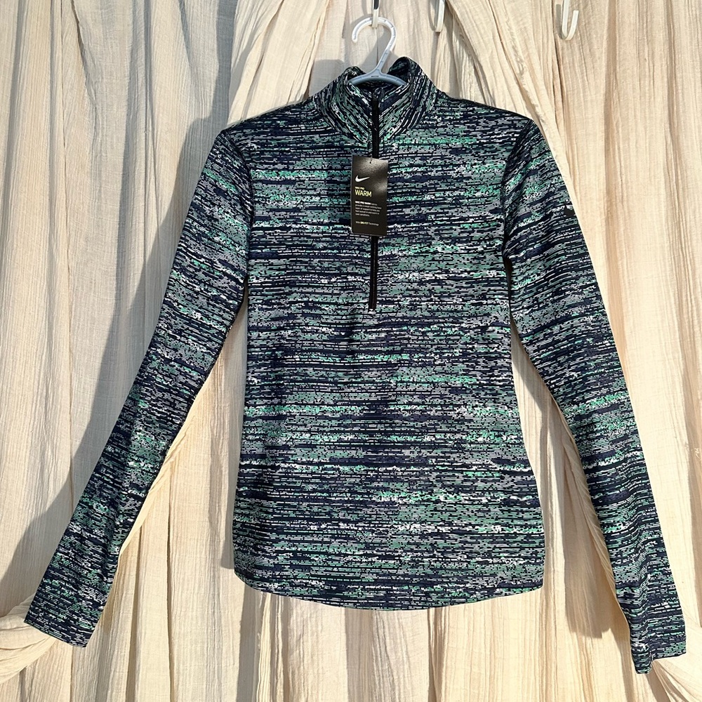 NWT Nike top, warm gear